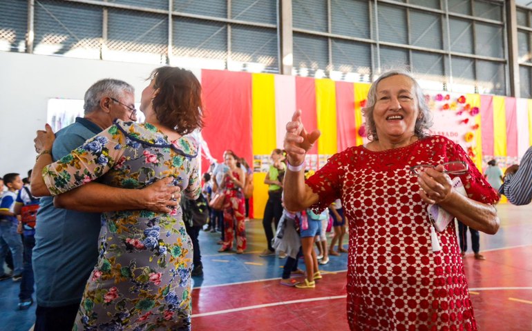 Com direito a desfile, Arapiraca promove mais uma edição do Baile da Primavera