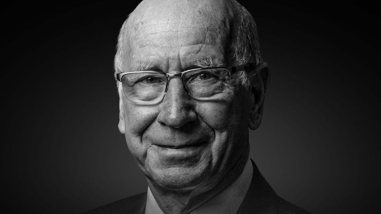 Morre Bobby Charlton, ícone do futebol inglês e do Manchester United, aos 86 anos