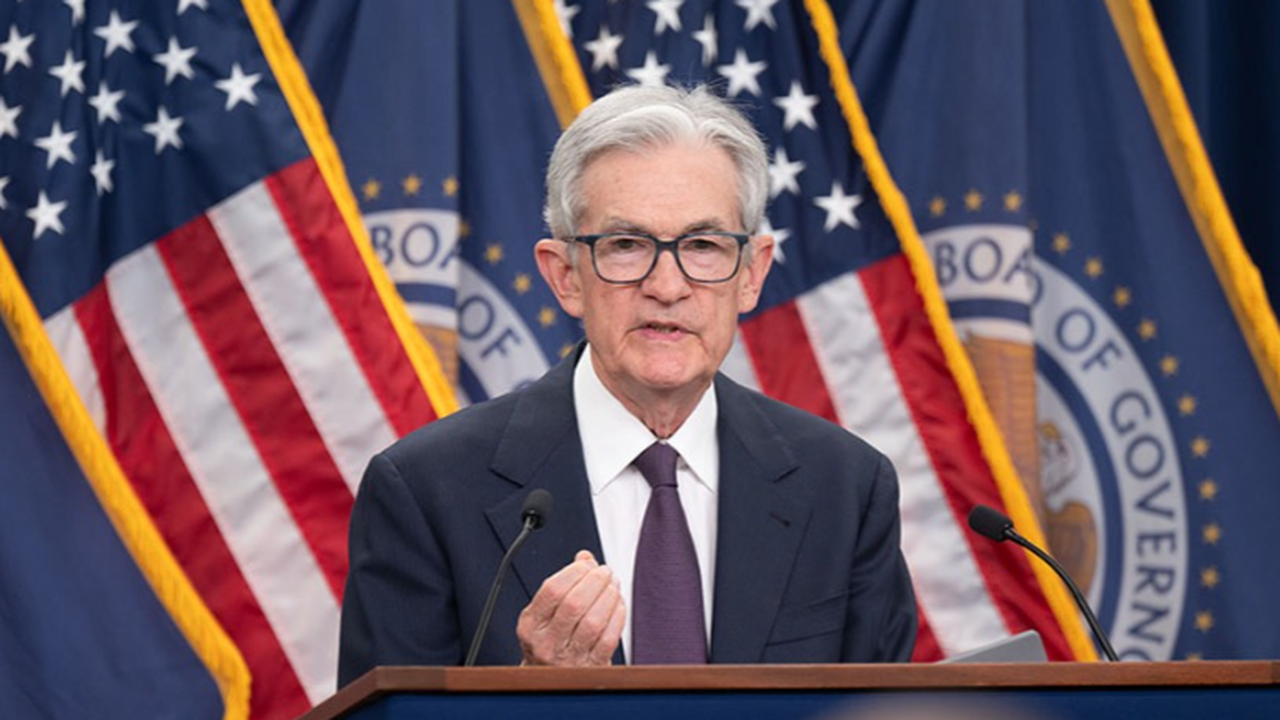 Powell sugere corte de juros nos Estados Unidos e anima mercado