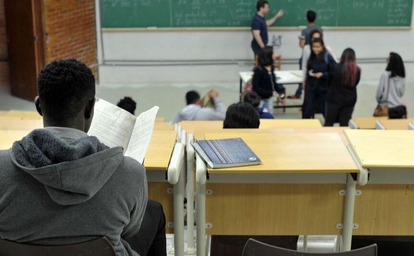 MEC vai suspender vestibular de cursos de medicina que tenham nota baixa em novo exame
