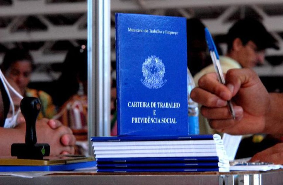 Carteira do Trabalho / Foto: Marcello Casal/Agência Brasil