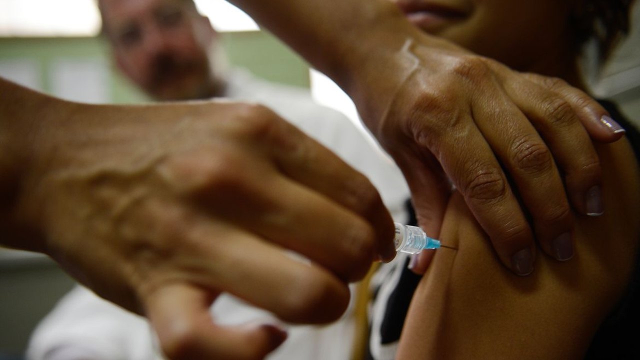 Vacinação de adolescentes de 15 a 19 anos contra o HPV é prorrogada