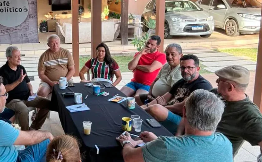 Movimento Vermelho realiza com sucesso mais um Café Político