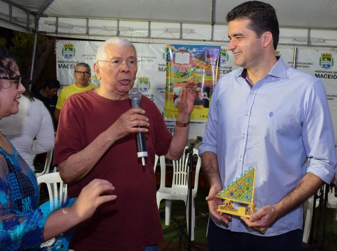 Festa literária: prefeito Rui Palmeira visita Flipontal