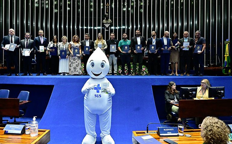 Sessão solene pelo Dia Mundial da Saúde lança obra de referência sobre o SUS