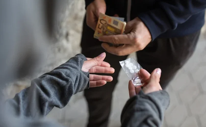 Rotam prende grupo por tráfico de drogas e porte ilegal de arma no Benedito Bentes