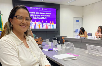 Secretária Helma Carneiro, de Campo Alegre, participa do encontro das secretárias municipais de mulheres realizado em Maceió