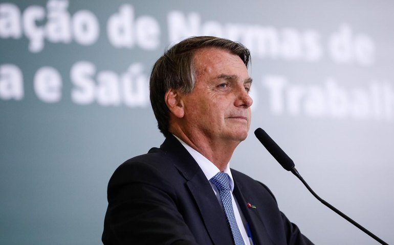 Moraes pede posição da PGR sobre novo pedido de prisão domiciliar de Bolsonaro