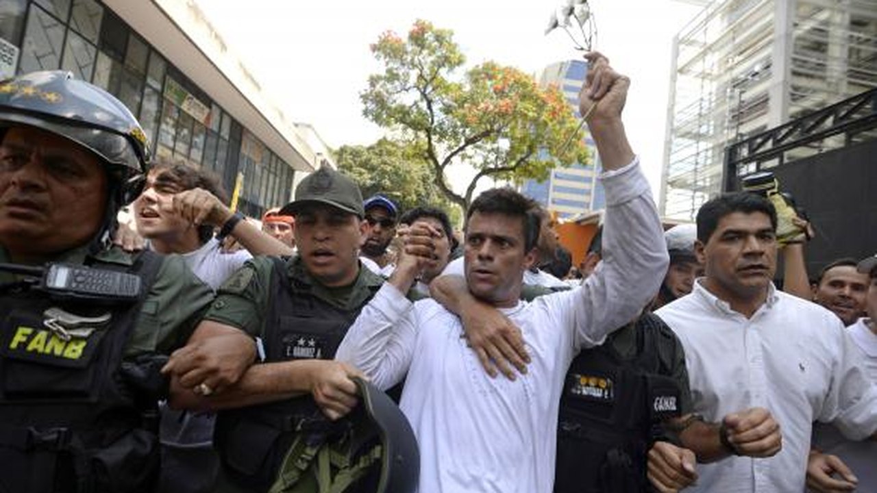 Líder da oposição venezuelana cumprirá prisão provisória de 45 dias