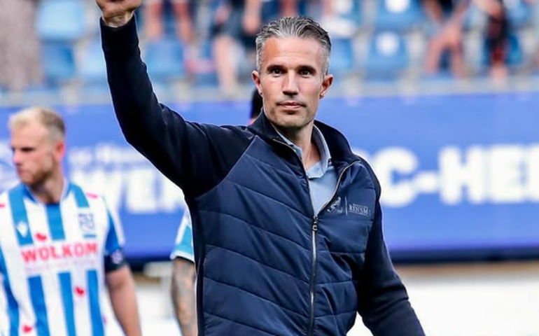 Astro do Arsenal e da Holanda, Van Persie será técnico do Feyenoord na Liga dos Campeões