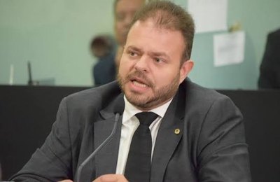 Léo Loureiro denuncia mudança de lei que proíbe fogos com estampido em Alagoas