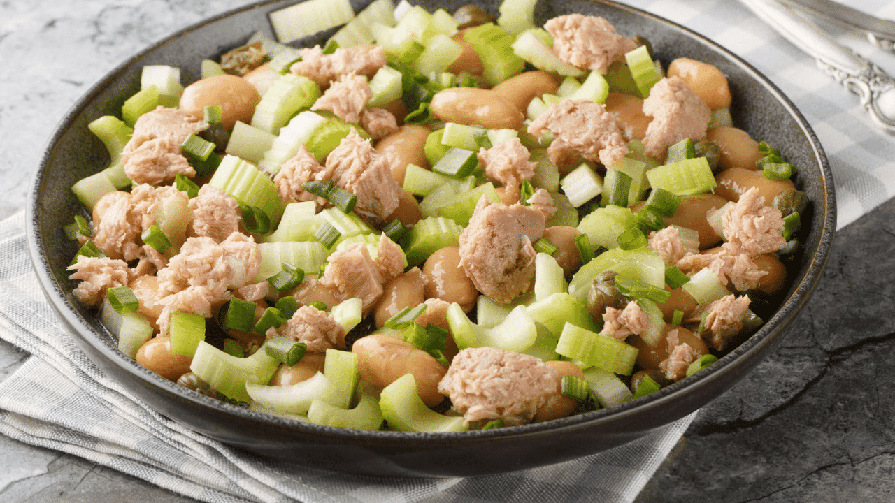 Cardápio saudável: 5 saladas leves e ricas em proteínas para o almoço da semana
