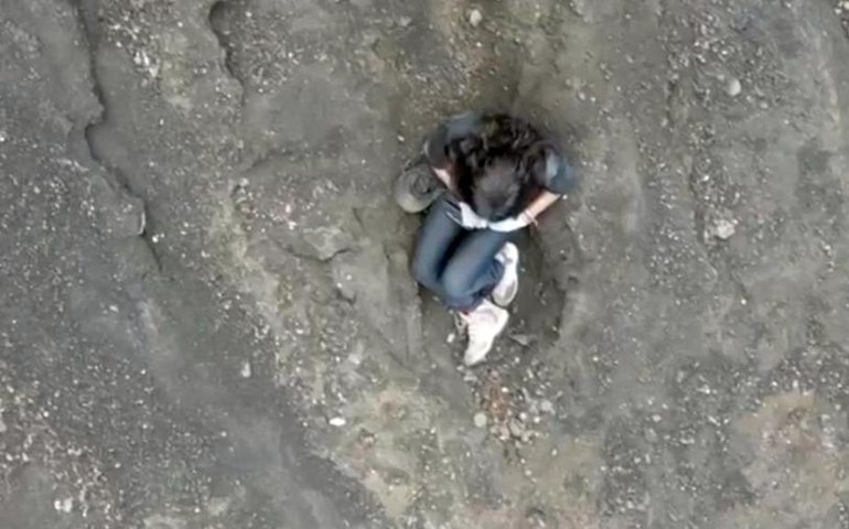 Pai de brasileira morta na Indonésia presta homenagem com música de Chico Buarque