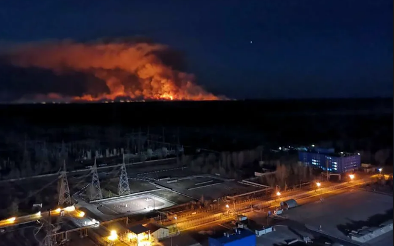 Só clássicos na roda de samba de Roberta Sá
