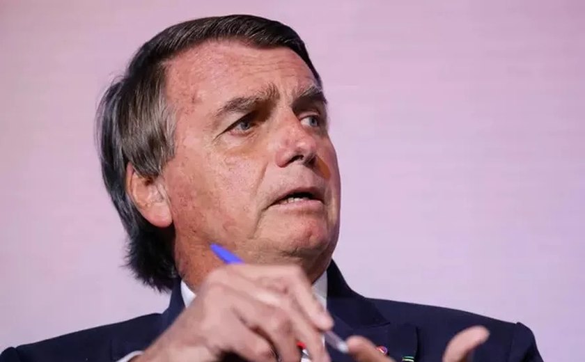 Bolsonaro é internado em SP após sentir dores abdominais e ter quadro de erisipela