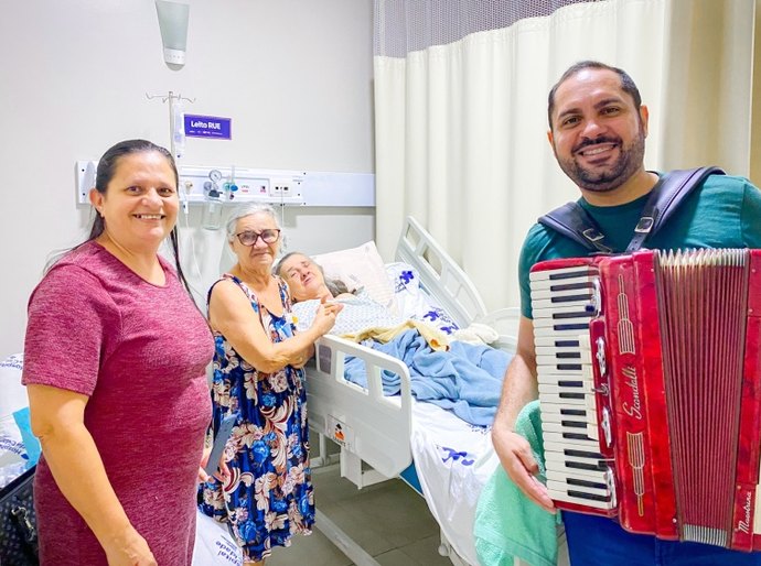 Música, alegria e cuidado: iniciativa leva leveza a pacientes do Hospital da Cidade, em Maceió