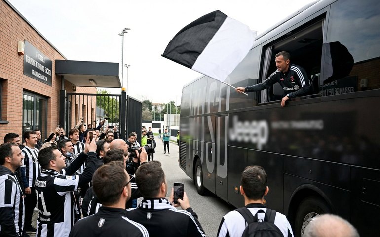 Torcida do Vasco apoia equipe antes de decisão contra o Fluminense