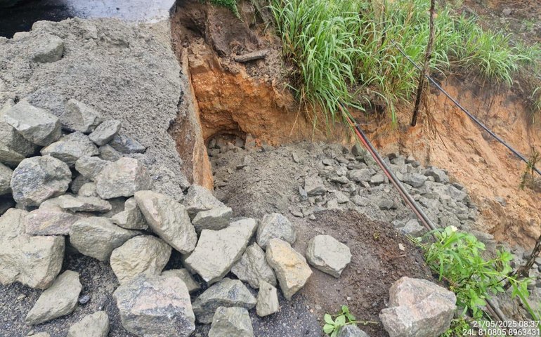 DER contém erosão em acostamento da rodovia AL-210