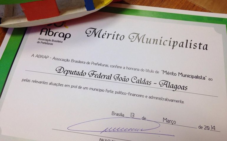 João Caldas recebe ‘Mérito Municipalista’ da Associação Brasileira de Prefeituras