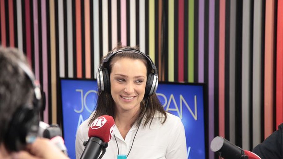 Sabrina Parlatore se emociona após falar sobre câncer de mama no “Morning Show”