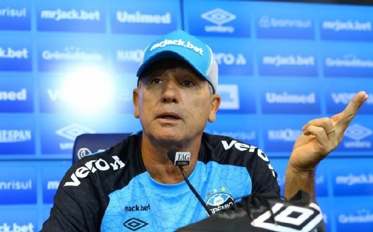 Renato Gaúcho rebate críticas por folga após goleada do Grêmio:’Falta de assunto’
