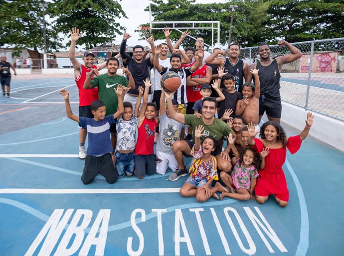 Prefeito JHC vai à quadra de NBA no Vergel: “Instrumento de transformação social”