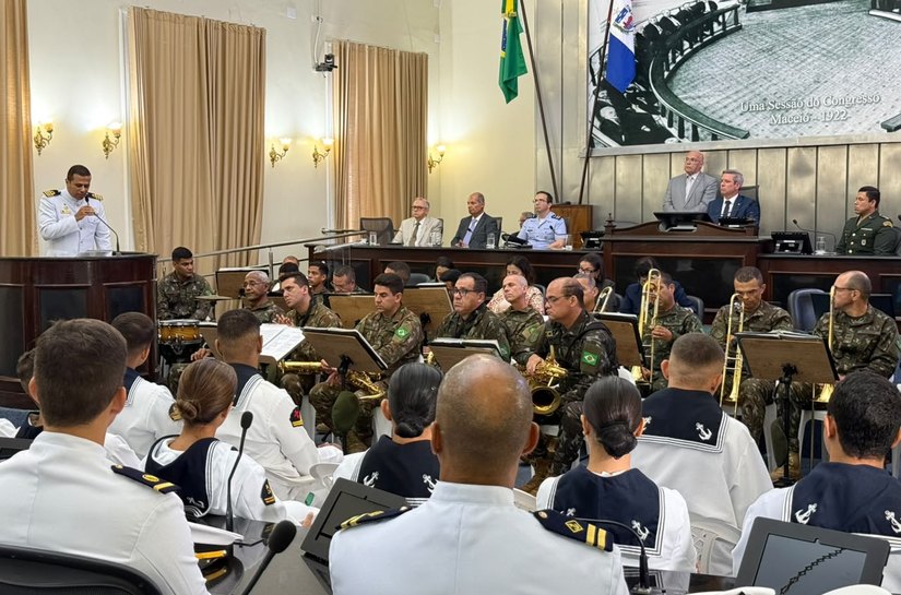 Fábio Ferrario participa de solenidade em homenagem à Marinha