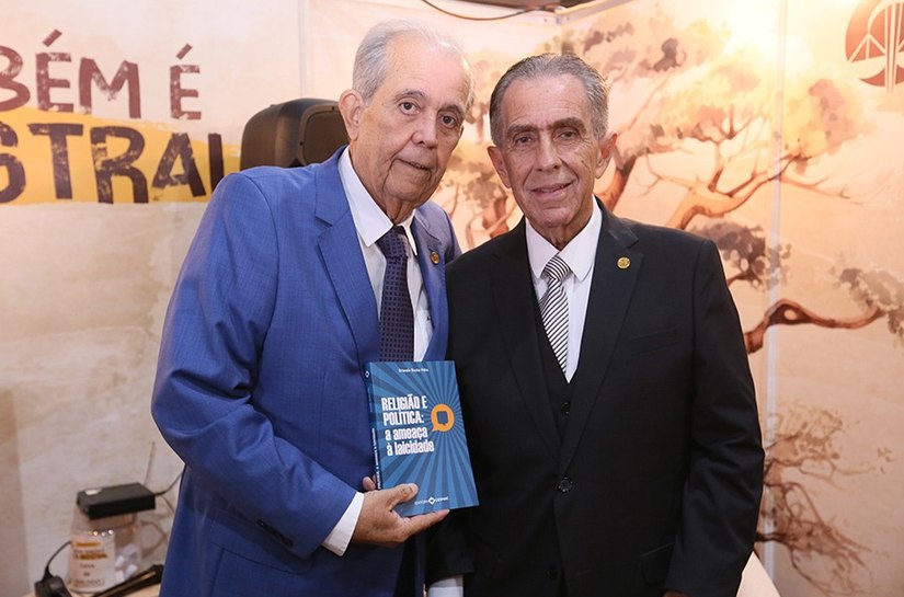 Bienal do Livro: desembargador Orlando Rocha lança livro sobre política e religião