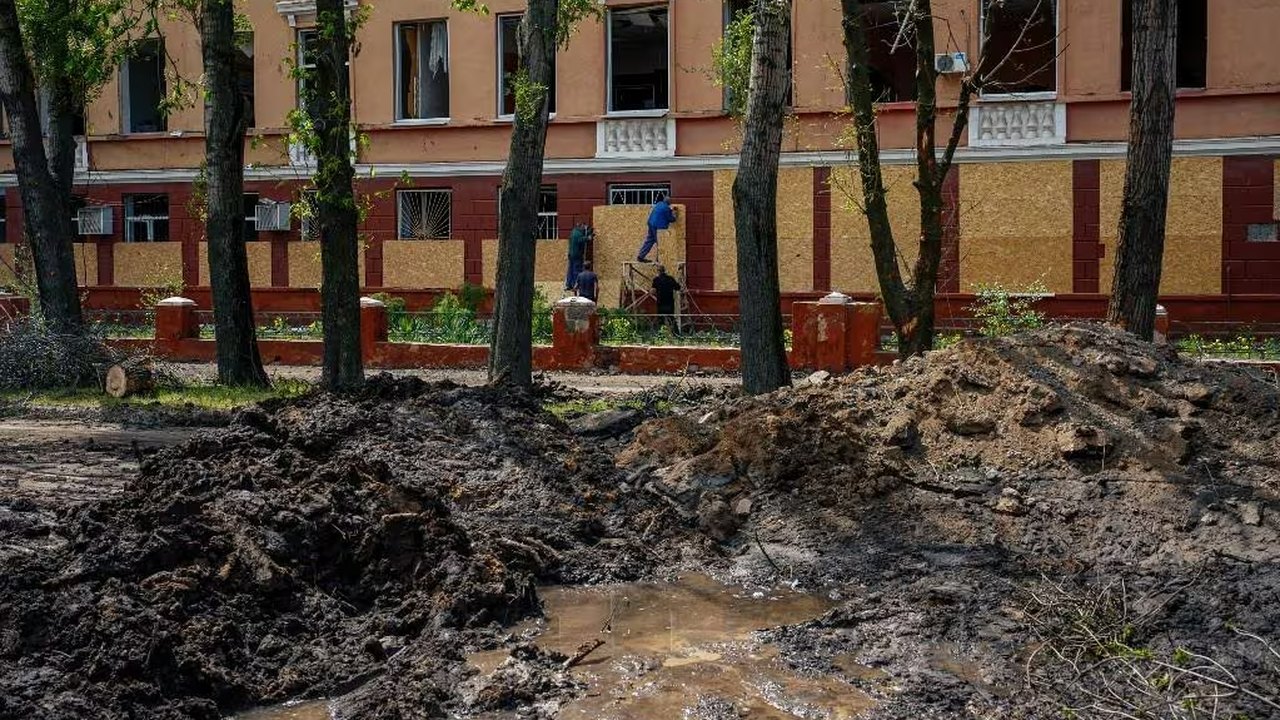 Ucrânia: Líder paramilitar da Rússia desiste de se retirar da batalha em Bakhmut