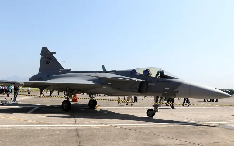 China bate recorde e usa 125 aviões de guerra em grande exercício militar ao redor de Taiwan -