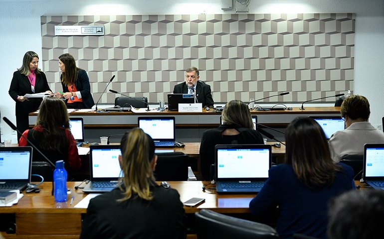 Divulgação de lista de espera obrigatória para escola pública vai a Plenário