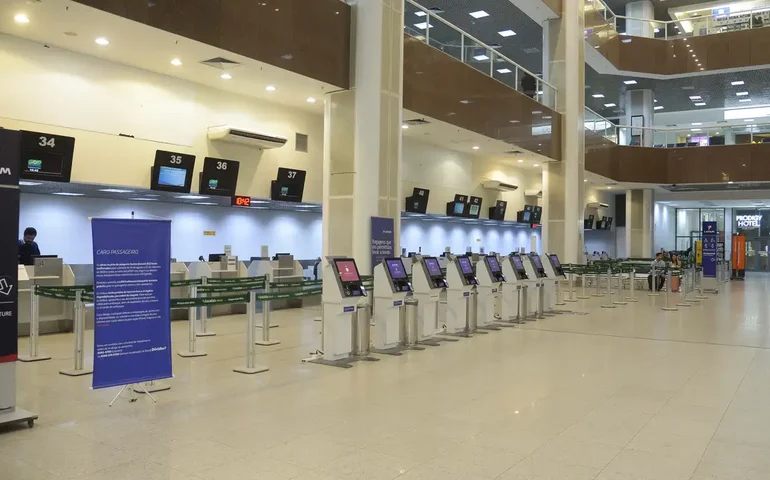 Vídeo mostra aeroporto Santos Dumont às escuras durante apagão que atingiu vários estados do país