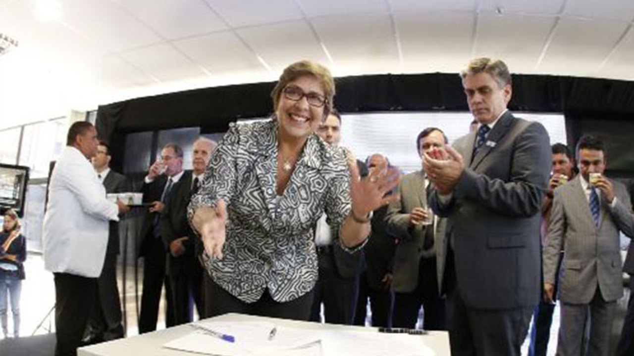 Em Maceió, Célia Rocha assina convênio para melhorias do trânsito