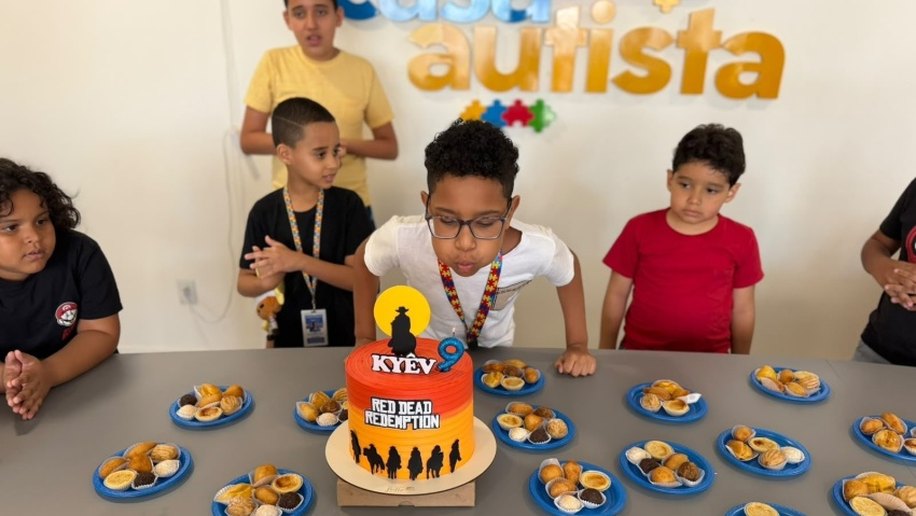 “Aqui é meu lugar preferido”, diz criança ao escolher Casa do Autista para comemorar aniversário de 9 anos