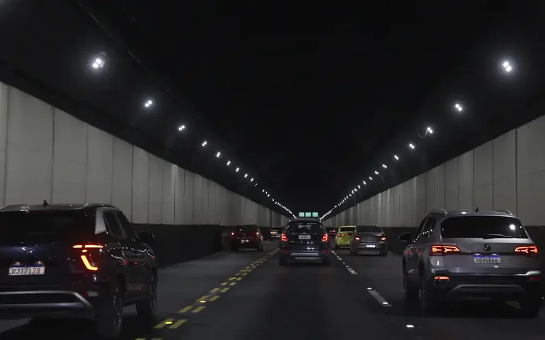 Membros dos Três Poderes visitam túnel europeu em busca de referências para Santos-Guarujá