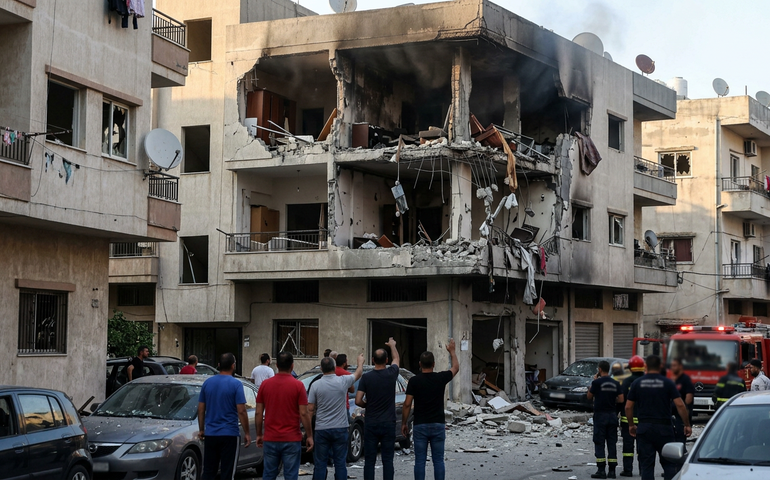 Ataque israelense atinge apartamento no centro de Saida, no sul do Líbano