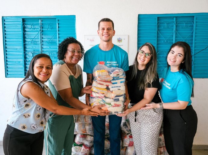 Alagoas Sem Fome doa meia tonelada de alimentos ao Instituto Atos de Justiça