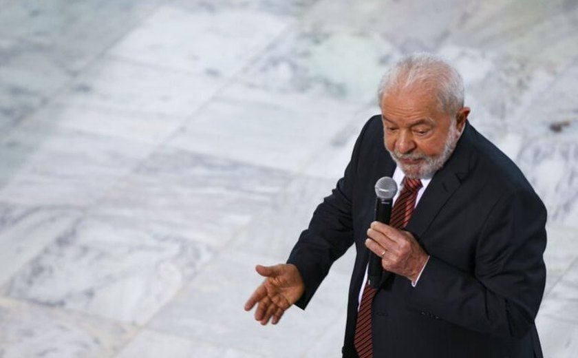 Governo quer usar cartão corporativo para contratar sem licitação