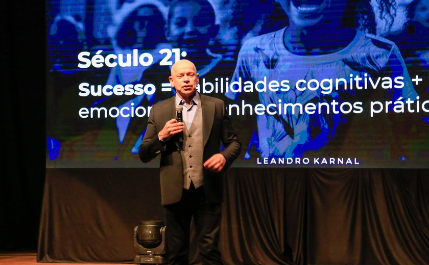 Leandro Karnal fala sobre como preparar estudantes para um mundo que ainda não existe?