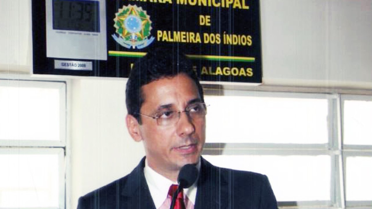 Alvo de racismo, árbitro encerra carreira e vira comentarista esportivo