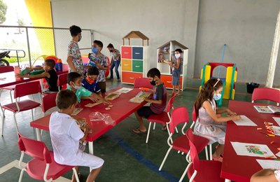 Central de Vacina contra Covid em Penedo tem brinquedoteca para crianças