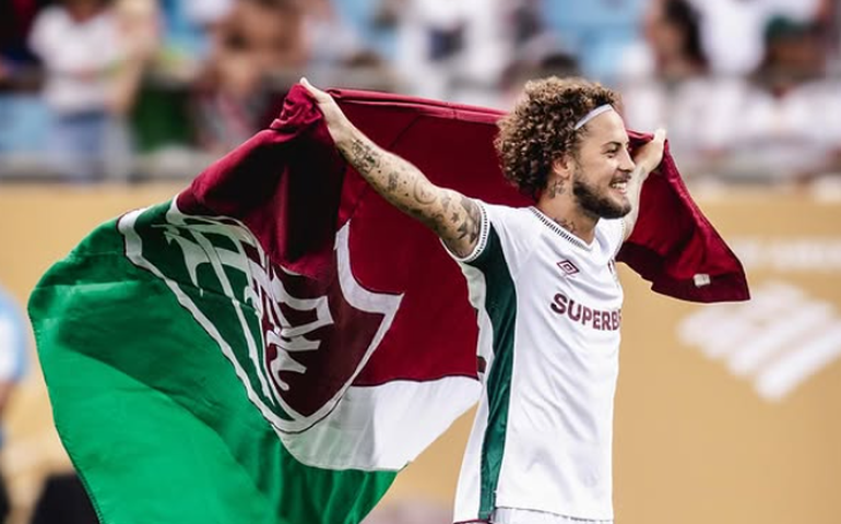 Fluminense renova com lateral Guga até 2029 e evita pré-contrato com equipes rivais