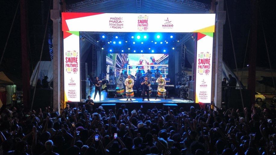 Saurê Palmares reúne multidão em noite cheia de música e dança em Maceió