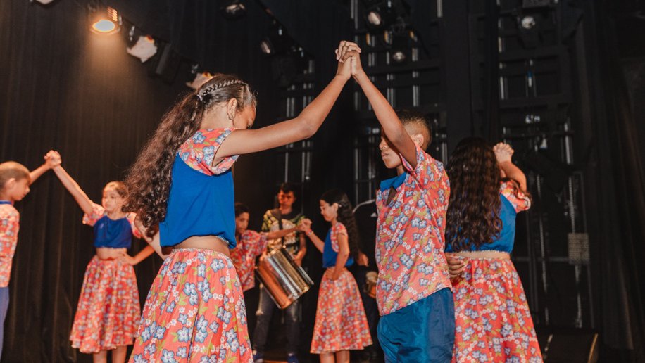 Estudantes do tempo integral da Semed se apresentam em festival de arte e cultura