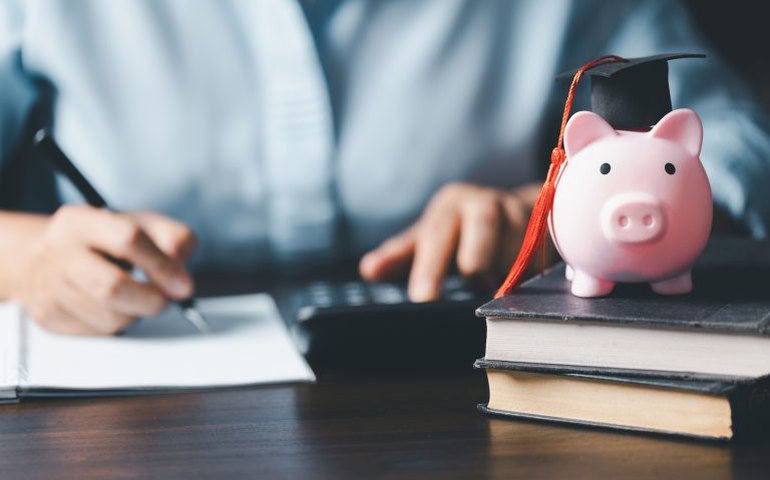 Comprometimento de renda das famílias com dívidas atinge recorde de 29,7% em fevereiro