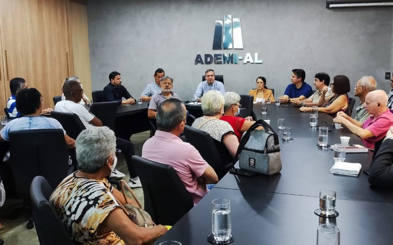 Ação de Natal da Ademi-AL entrega 6400 Kg de alimentos a instituições de caridade