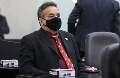 Marcos Barbosa solicita 3ª dose da vacina para servidores da Educação e da Segurança Pública