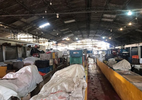 Mutirão de Limpeza leva serviços para Mercado e Feira do Tabuleiro
