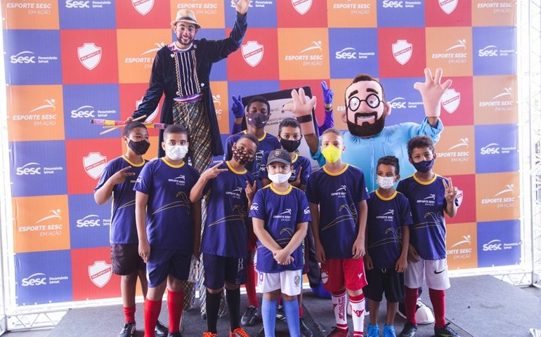 Sesc realiza aulas de futebol gratuitas em parceria com o Vila Nova
