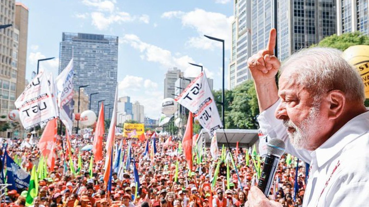 Lula diz que fará mais do que nos dois primeiros mandatos por compromisso ao povo trabalhador
